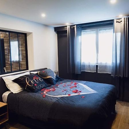 Charmante Residence De Tourisme Avec Jacuzzi Crecy-la-Chapelle Екстер'єр фото