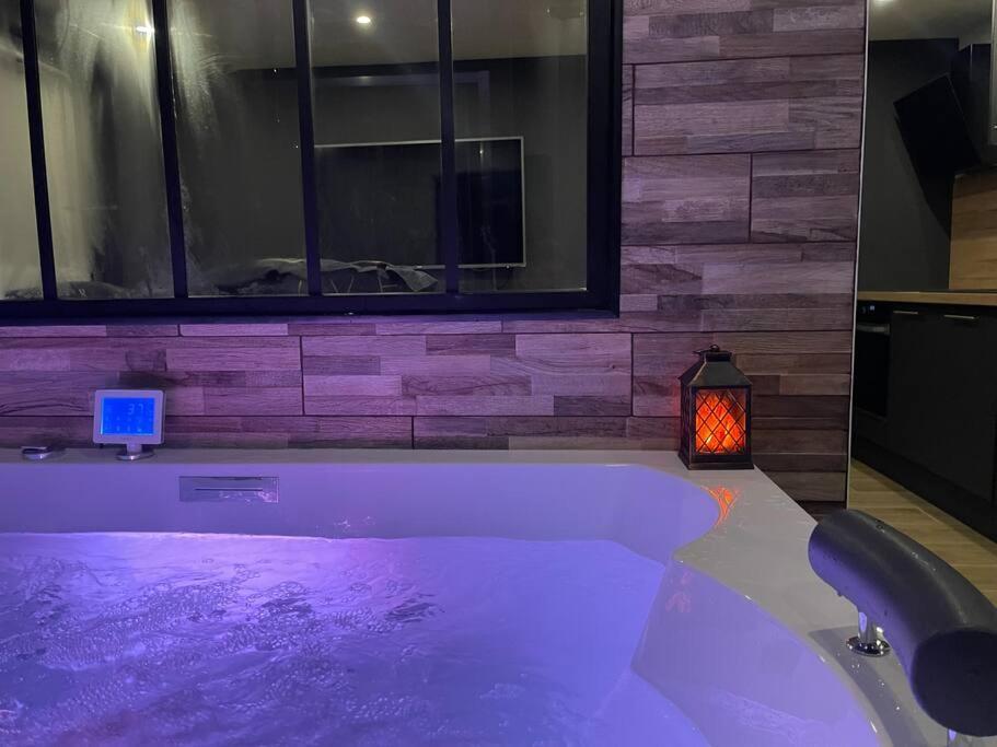 Charmante Residence De Tourisme Avec Jacuzzi Crecy-la-Chapelle Екстер'єр фото